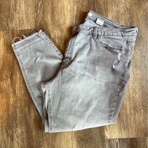 Eunina‎ Kitty Mid Rise Skinnny Crop jean, light grey distressed, 3XL